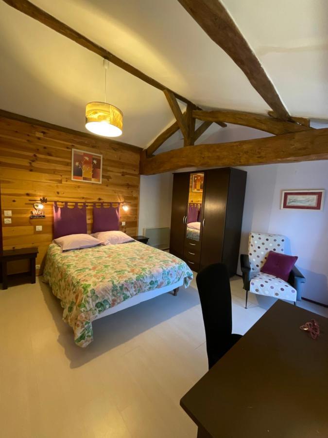 Chambres, Table D'Hotes Et Gites Les Mesanges Saint-Jean-de-Sauves Exterior foto